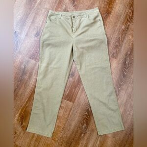 Women’s Woolrich Tan Casual Khaki Pants Size 16 EUC